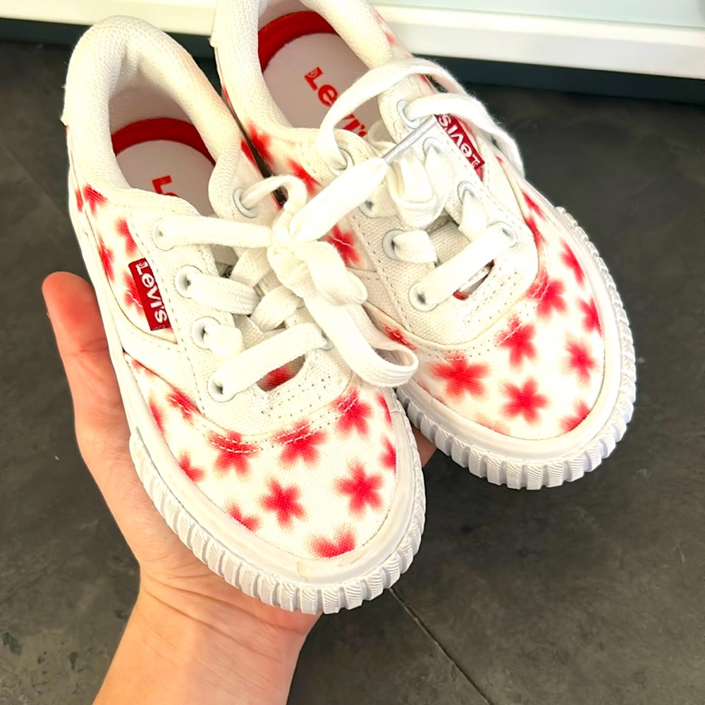 Levi canvas toddler size 8